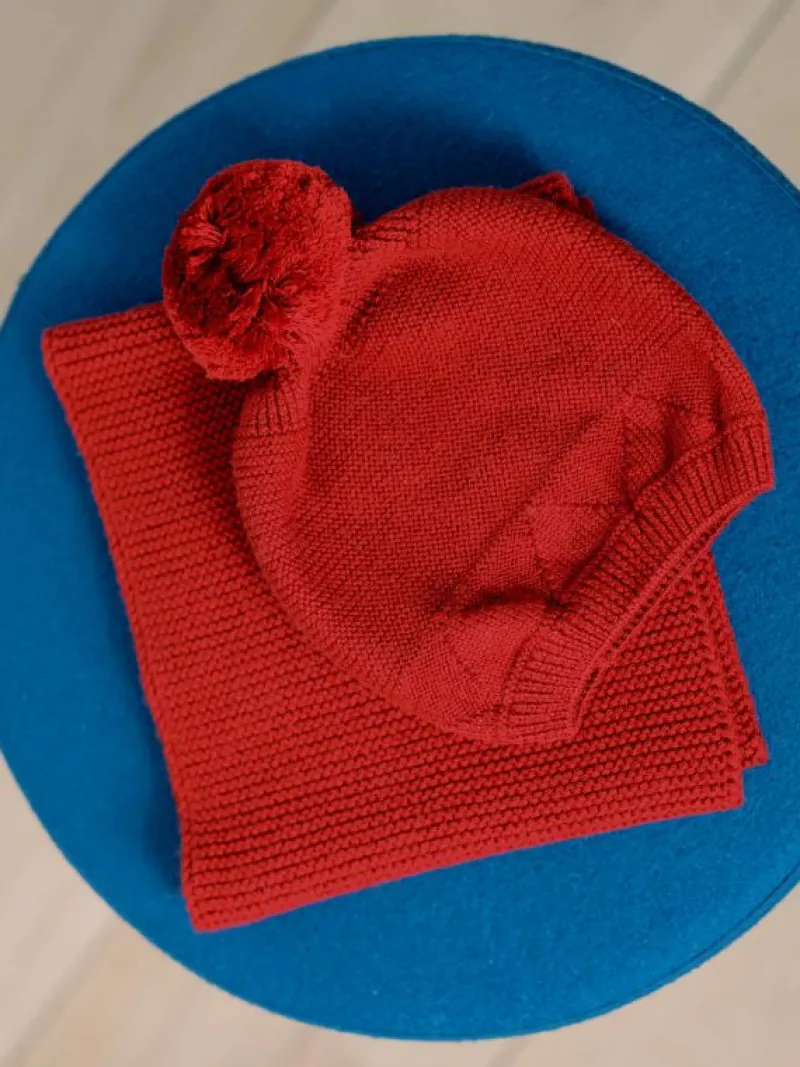 La Coqueta View All | Hats & Scarves^Burgundy Merino Kids Bobble Hat